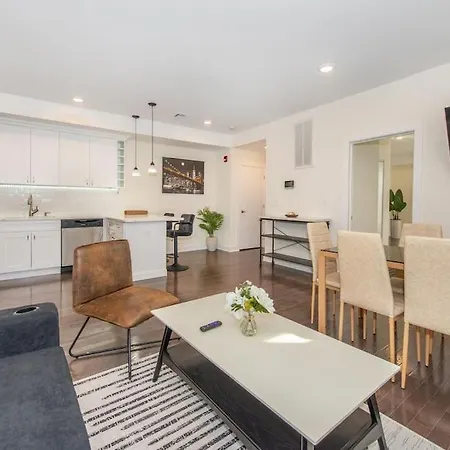 Spacious Modern Condo Nyc At Fingertips